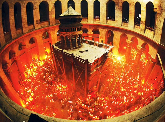 Миф о регулярном явлении благодатного огня в Иерусалиме